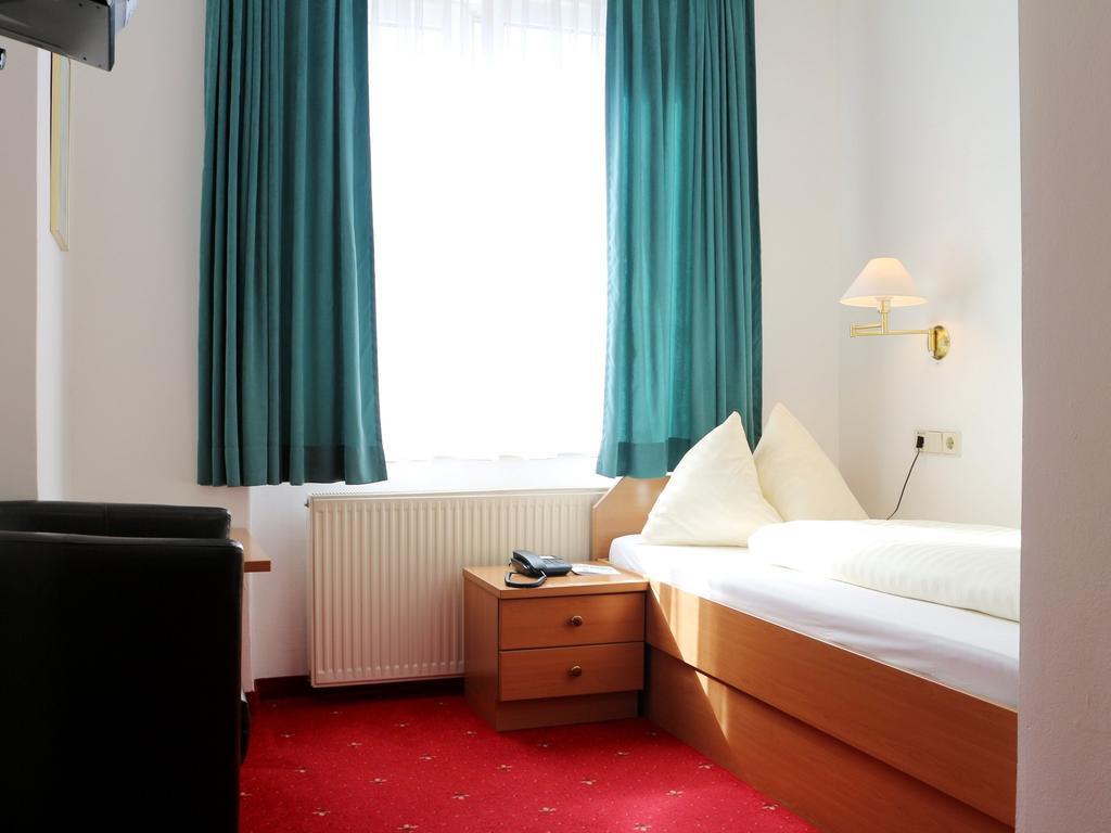 Hotel Gasthof Kasino Villach Quarto foto